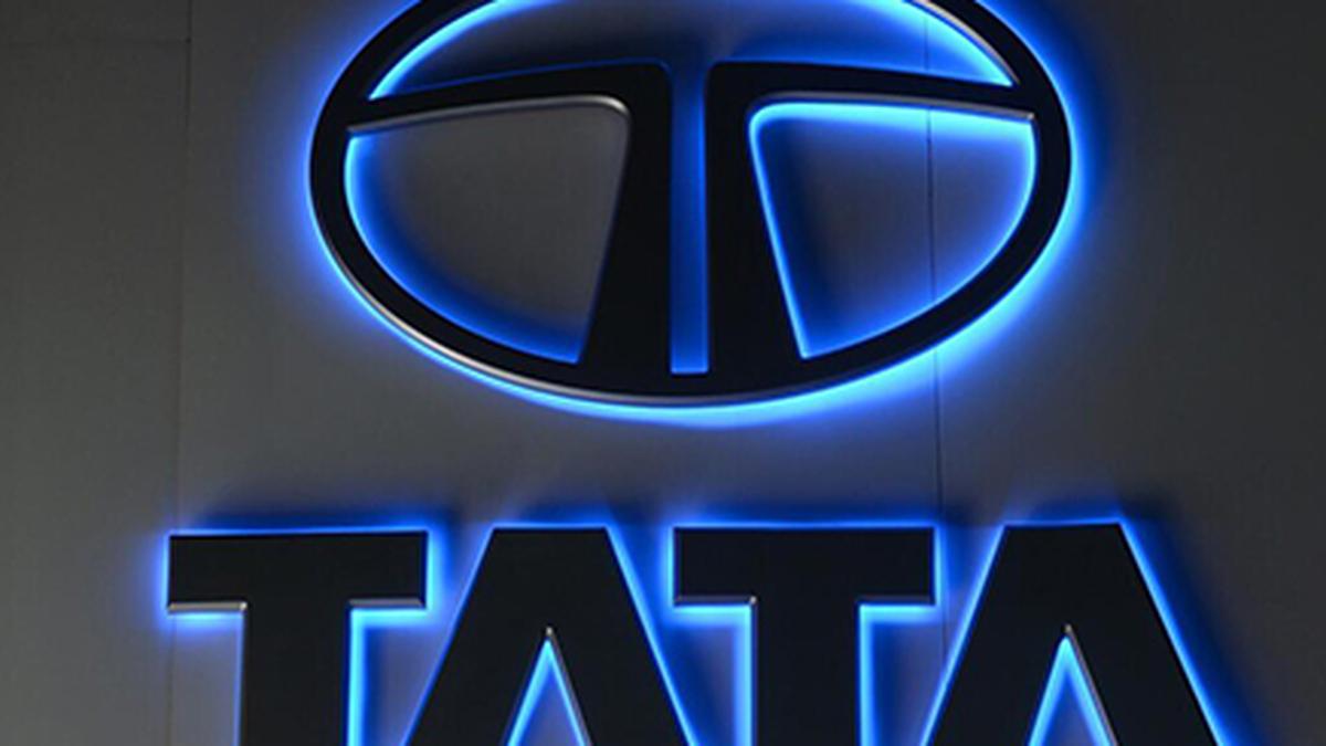 tata-group-leaders-meet-amit-shah,-nirmala-sitharaman