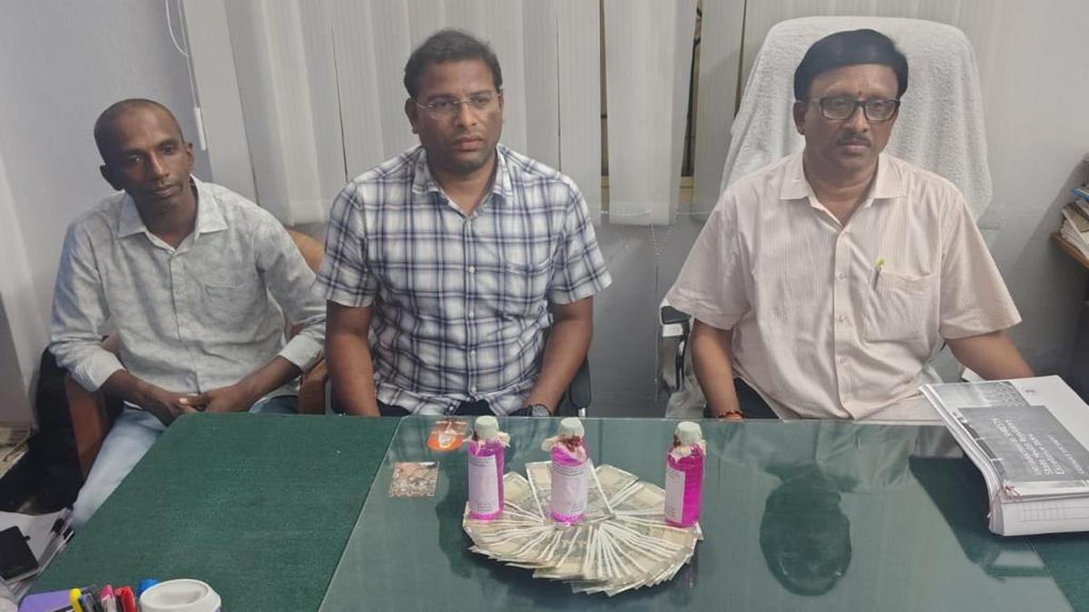karimnagar-drugs-control-officers-in-acb-internet