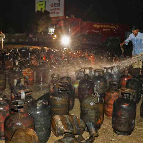 massive-blaze-on-jaipur-ajmer-freeway-as-over-40-gasoline-cylinders-explode-after-highway-crash
