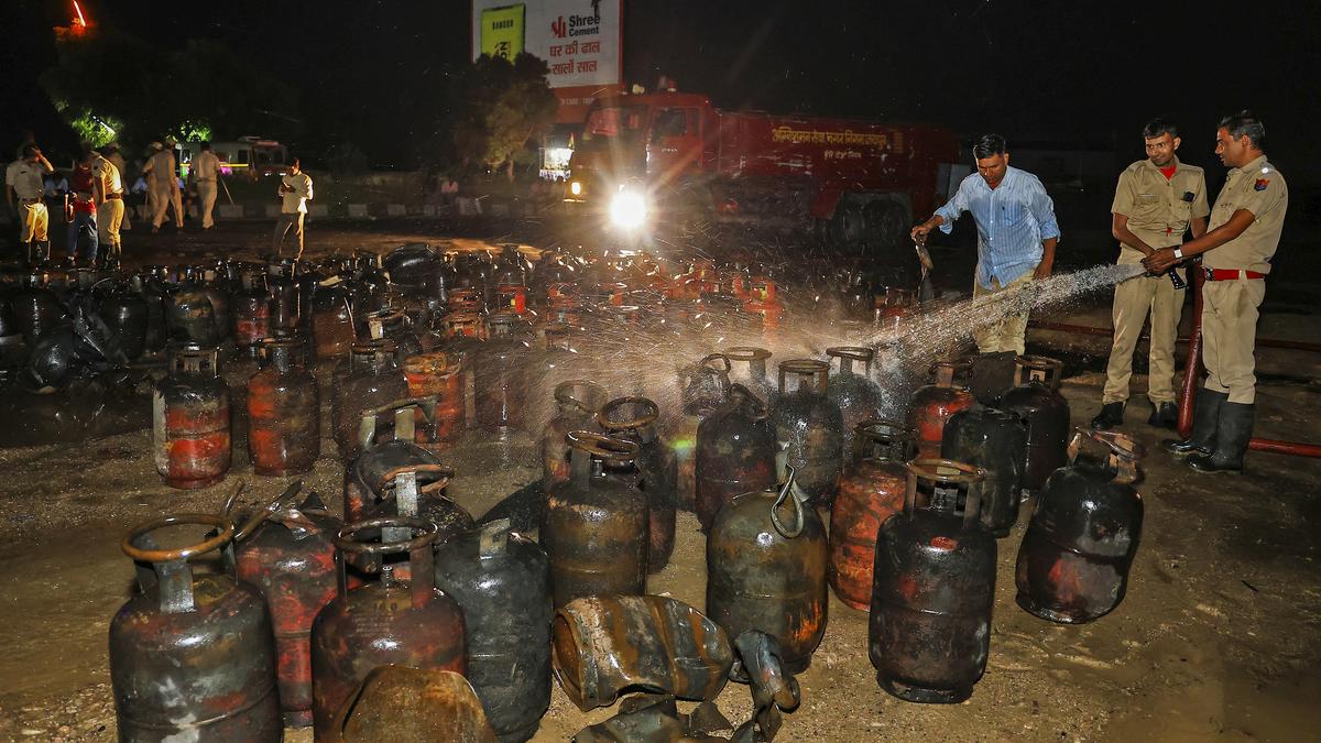 massive-blaze-on-jaipur-ajmer-freeway-as-over-40-gasoline-cylinders-explode-after-highway-crash