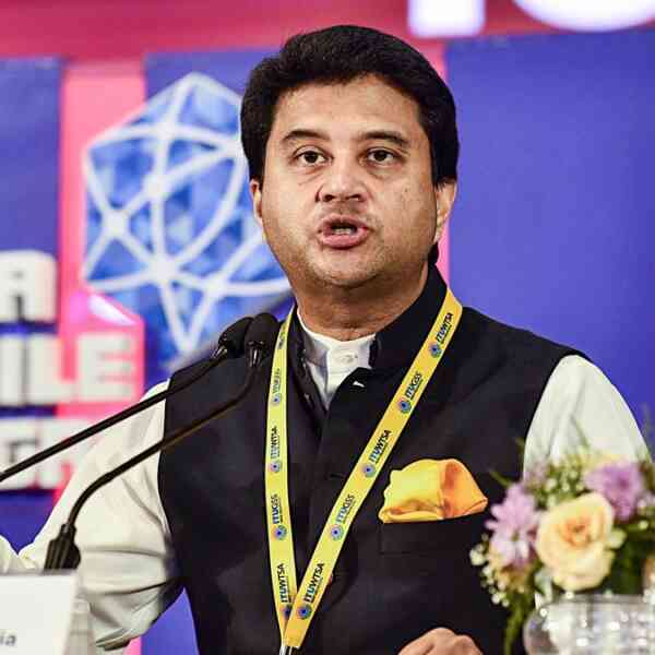 imc-2025:-beyond-5g,-india’s-ambitions-lengthen-to-6g,-satellite-tv-for-pc-communication,-says-jyotiraditya-scindia