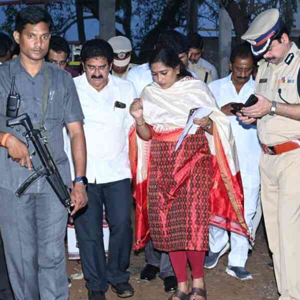 six-employees,-proprietor-killed-in-explosion-at-firecracker-unit-in-konaseema-district-of-ap.