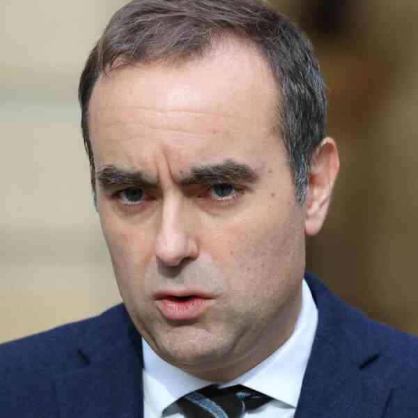 france’s-outgoing-prime-minister-expects-macron-to-call-his-substitute-in-48-hours