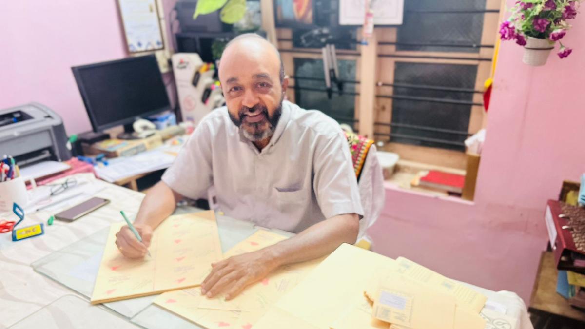 national-post-day:-meet-r-padmanabhan,-who-has-been-sending-postcards-to-kith-and-kin-for-over-twenty-years