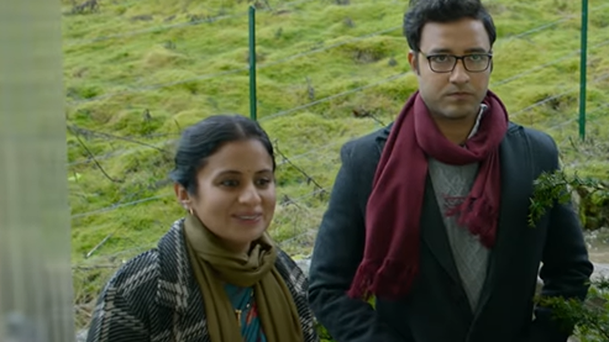 lord-curzon-ki-haveli-film-overview:-anshuman-jha-brews-a-storm-in-a-trunk