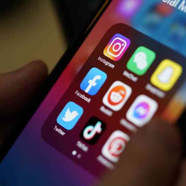 supreme-court-refuses-to-entertain-plea-searching-for-tips-on-suspension,-blocking-of-social-media-accounts