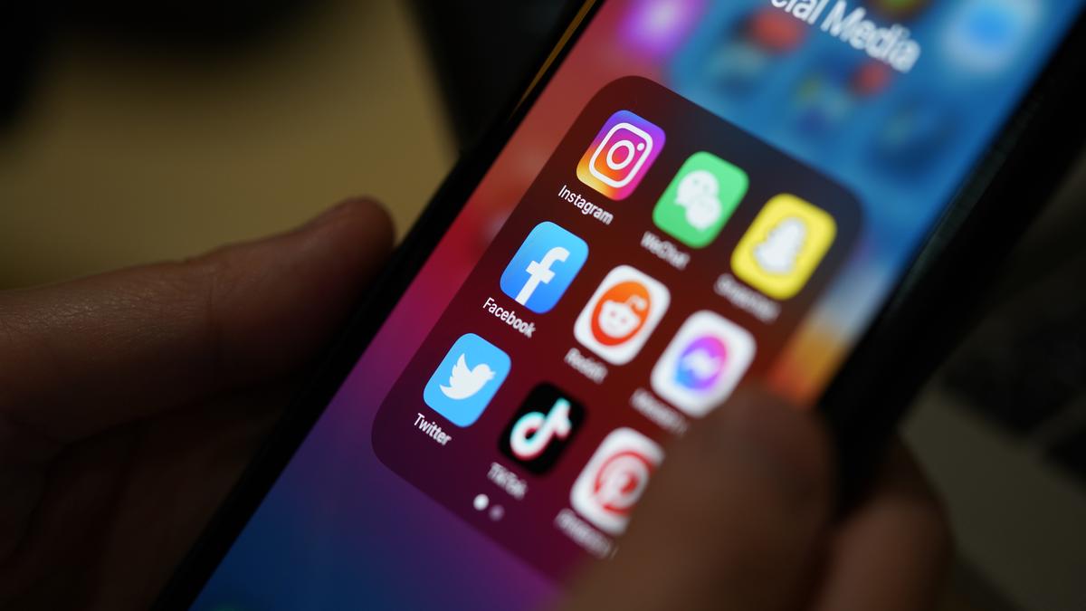 supreme-court-refuses-to-entertain-plea-searching-for-tips-on-suspension,-blocking-of-social-media-accounts
