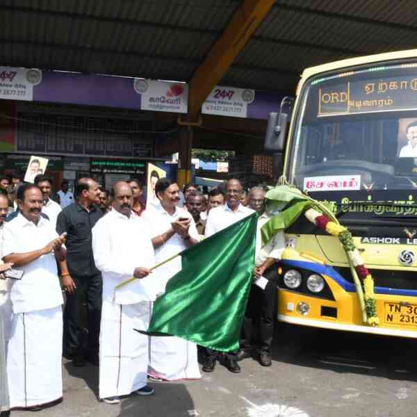 ministers-flag-off-new-buses-and-bus-companies-in-prolonged-routes-in-salem