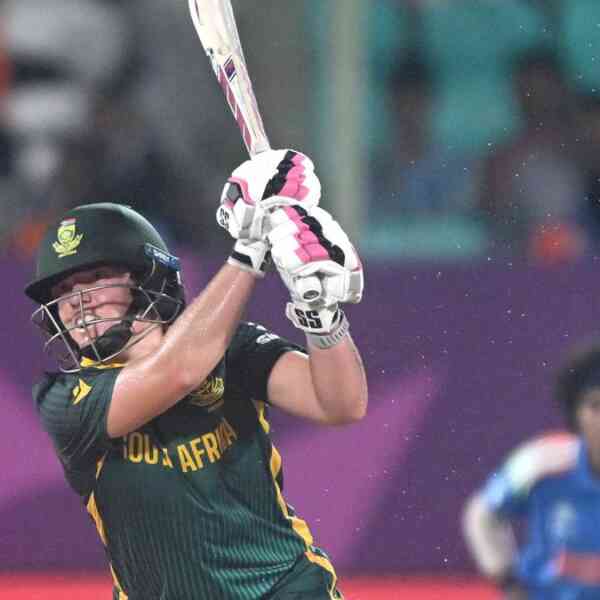 womens-odi-world-cup-|-nadine-de-klerk-walks-the-speak-in-south-africas-run-chase