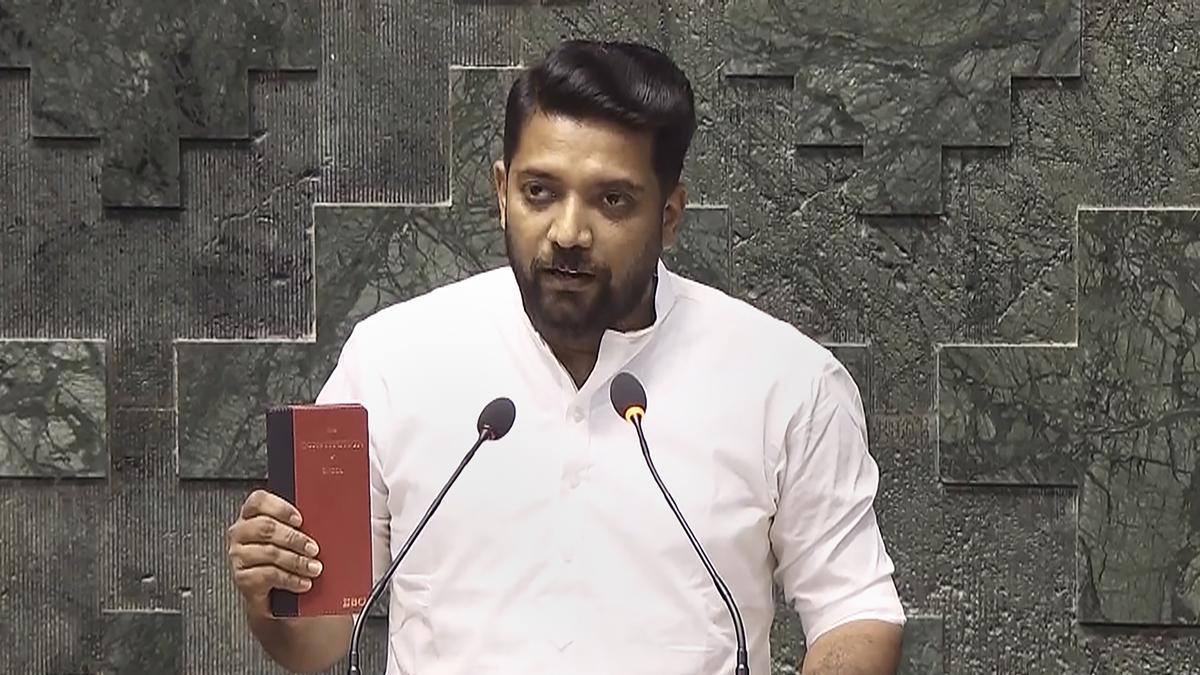 attack-on-shafi-parambil:-congress-to-maneuver-parliamentary-privilege-panel