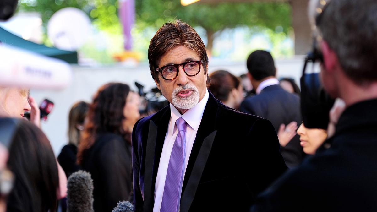 amitabh-bachchan-turns-83,-followers-collect-exterior-jalsa-to-rejoice-his-birthday