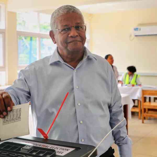 seychelles-votes-in-tight-runoff-election