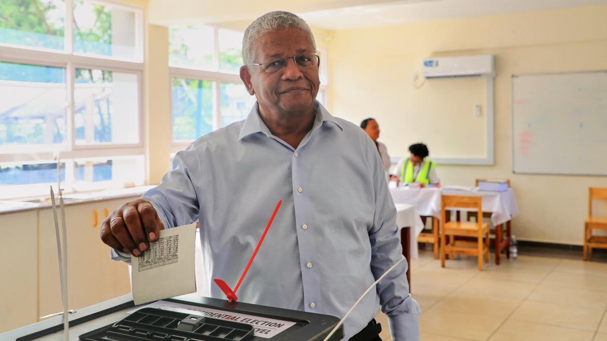 seychelles-votes-in-tight-runoff-election