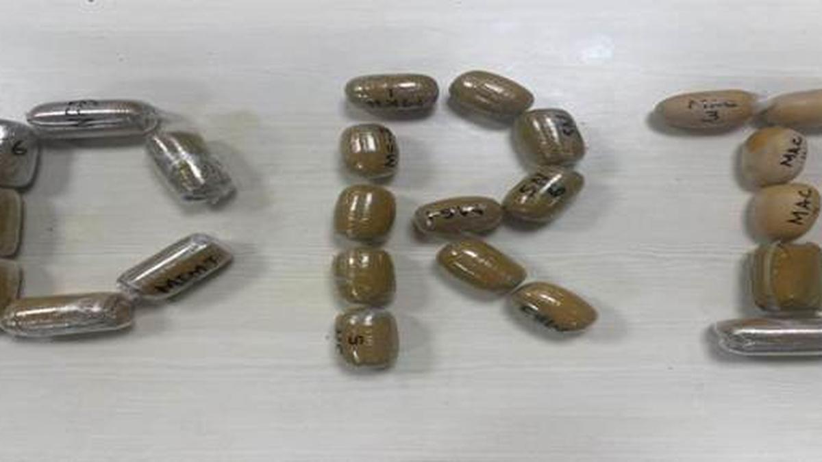 dri-seizes-gold-price-12.58-crore-at-mumbai-airport;-13-arrested