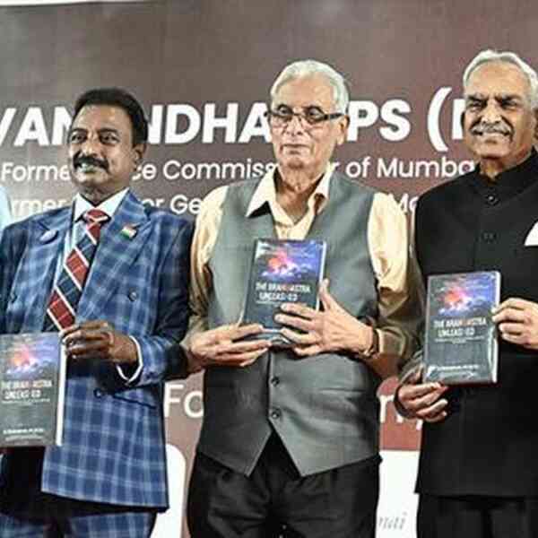 book-on-efforts-of-mumbai-police-to-fight-underworld-dons-launched