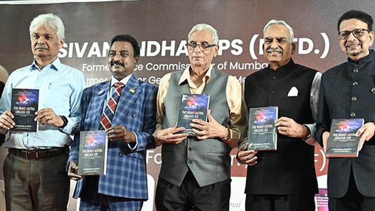 book-on-efforts-of-mumbai-police-to-fight-underworld-dons-launched