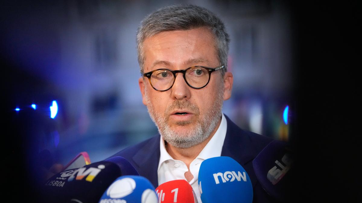 lisbon-voters-re-elect-mayor-despite-horrific-streetcar-crash