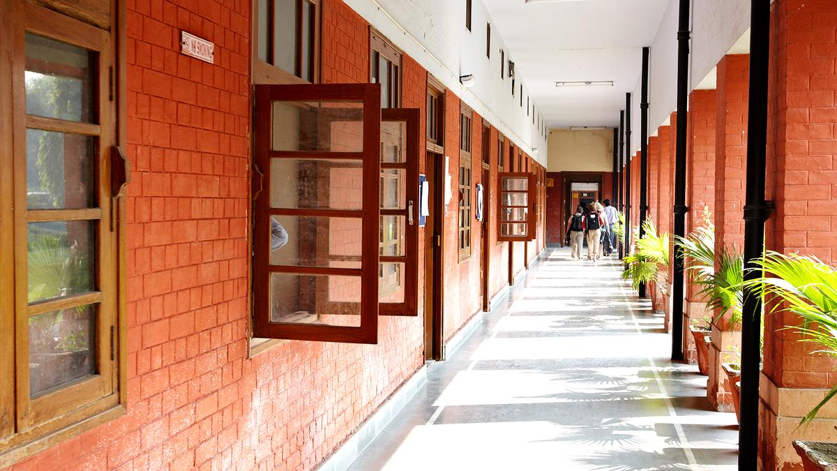 dus-examination-schedule-overlaps-with-courses,-leaves-school-puzzled