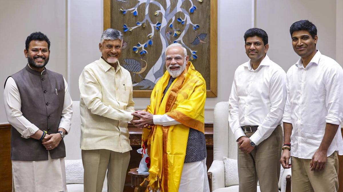 naidu-invitations-modi-for-super-gst-super-savingsevent-in-kurnool-and-cii-partnership-summit-in-vizag