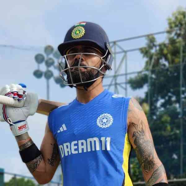 the-goat-has-arrived:-fans-have-fun-virat-kohlis-return-to-india-forward-of-australia-tour