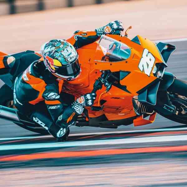 2026-ktm-990-rc-r-unveiled-globally:-5-distinctive-highlights-it-is-best-to-know