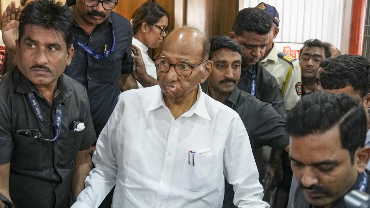 opposition-leaders-meet-maharashtra-chief-electoral-officer,-urge-concrete-motion-on-irregularities