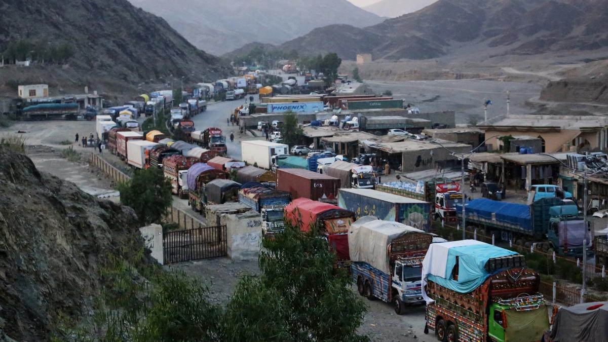 pakistan-afghan-clashes:-intense-border-conflict-in-khyber-pakhtunkhwa