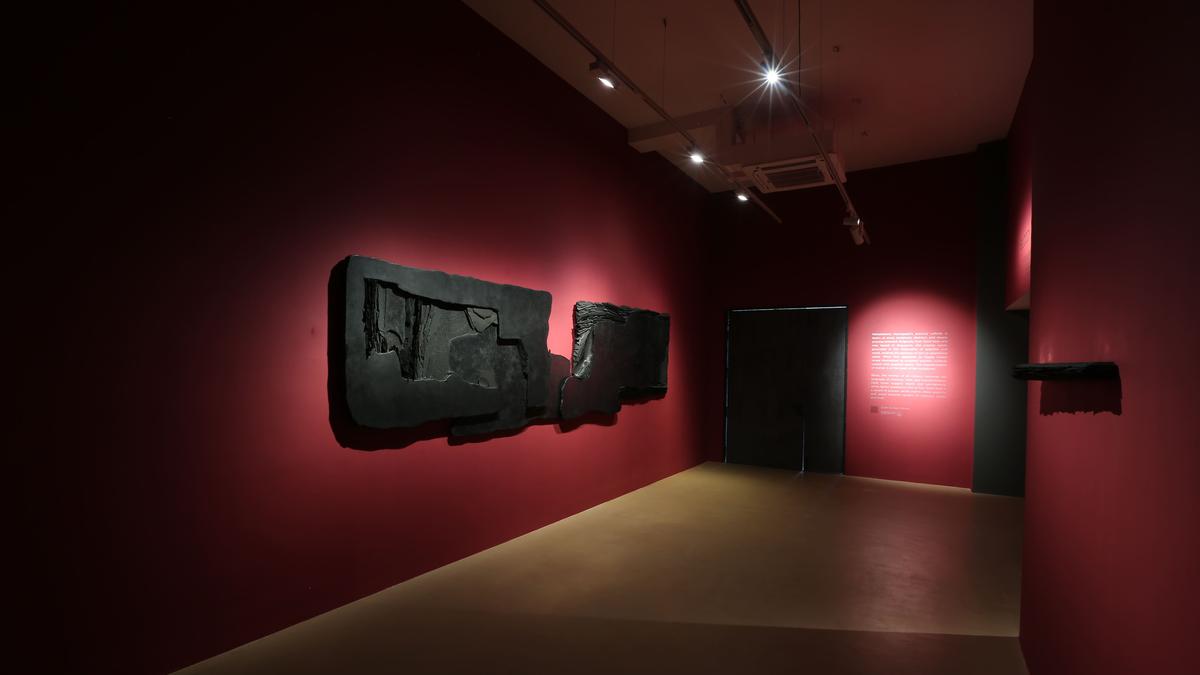 at-this-artwork-exhibition-in-hyderabad,-reminiscence-takes-form-in-charcoal-and-wooden