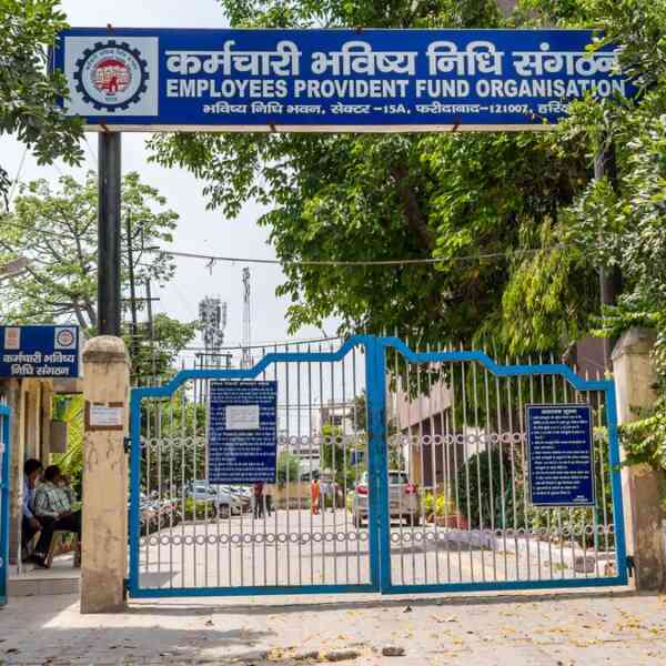 epfo-guidelines-change:-opposition-claims-salaried-folks-being-punished-for-presidency’s-‘mishandling-of-financial-system’