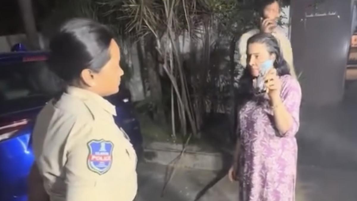 konda-surekhas-daughter-confronts-police-throughout-late-night-raid-to-arrest-ministers-aide-accused-of-extortion