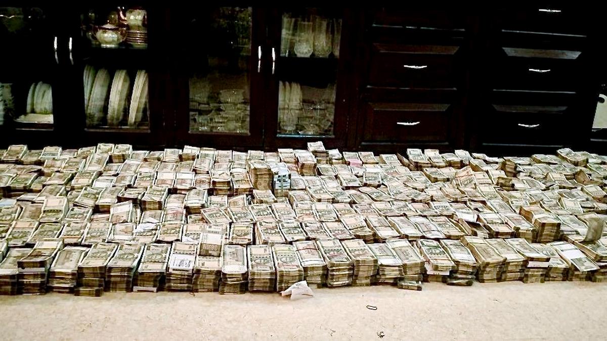 cbi-arrests-punjab-dig-on-graft-costs;-5-crore-money,-mercedes,-luxurious-watches-seized