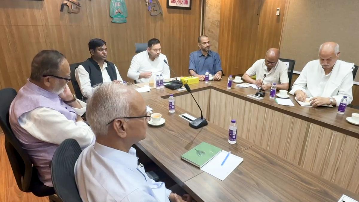 bihar-assembly-election-live:-mahagatbandhan-manages-to-settle-seat-sharing-deal-after-hectic-parleys