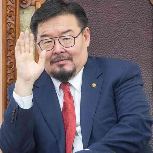 mongolian-pm-gombojav-zandanshatar-out-after-4-months-in-workplace