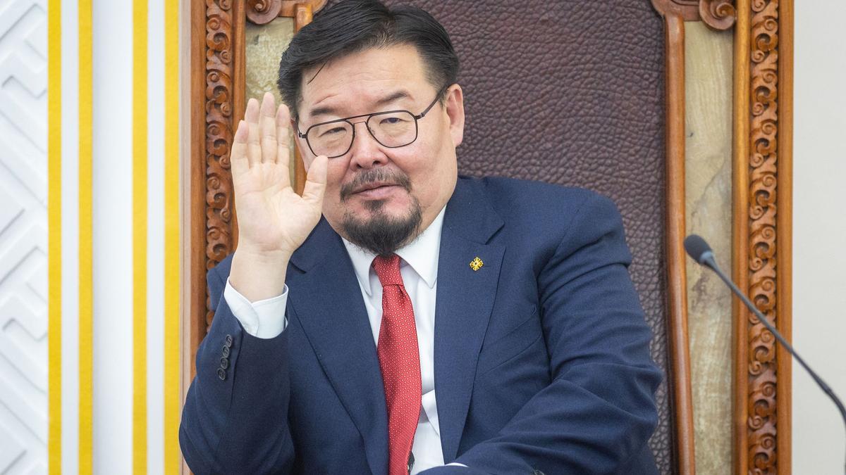 mongolian-pm-gombojav-zandanshatar-out-after-4-months-in-workplace