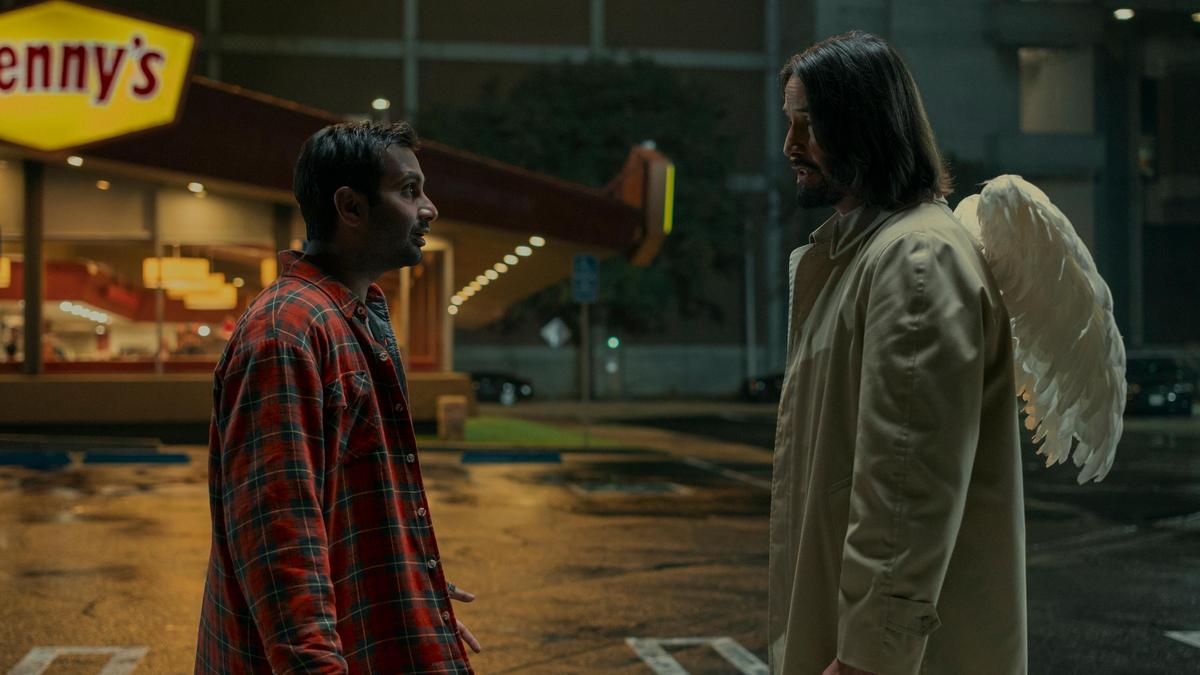 good-fortunemovie-overview:keanu-reeves-is-an-angel-in-aziz-ansari-seth-rogen-body-swapzinger