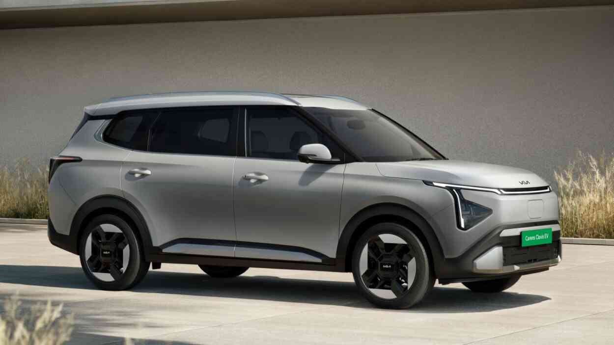 kia-india-broadens-carens-clavis-ev-vary-with-new-htx-e-variants.-here’s-what-they-provide