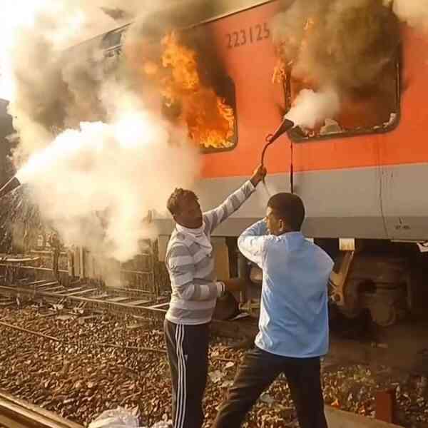 fire-breaks-out-in-amritsar-saharsa-garib-rath-express-in-punjab,-one-injured