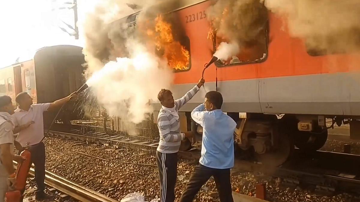 fire-breaks-out-in-amritsar-saharsa-garib-rath-express-in-punjab,-one-injured