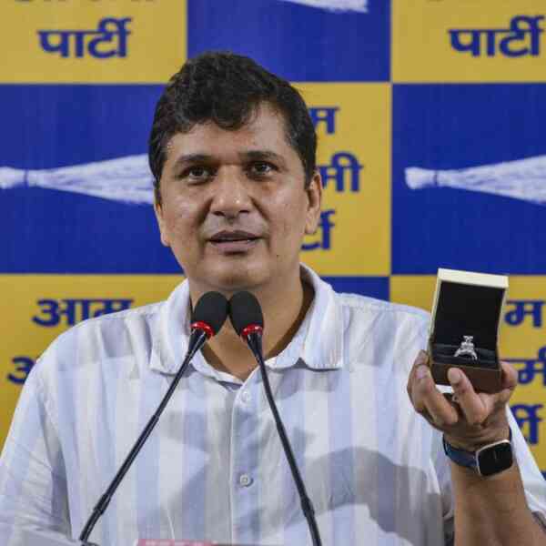 bjp-did-not-fulfil-ballot-promise:-aaps-protest-over-govt.s-free-cylinders-earlier-than-deepavali-promise