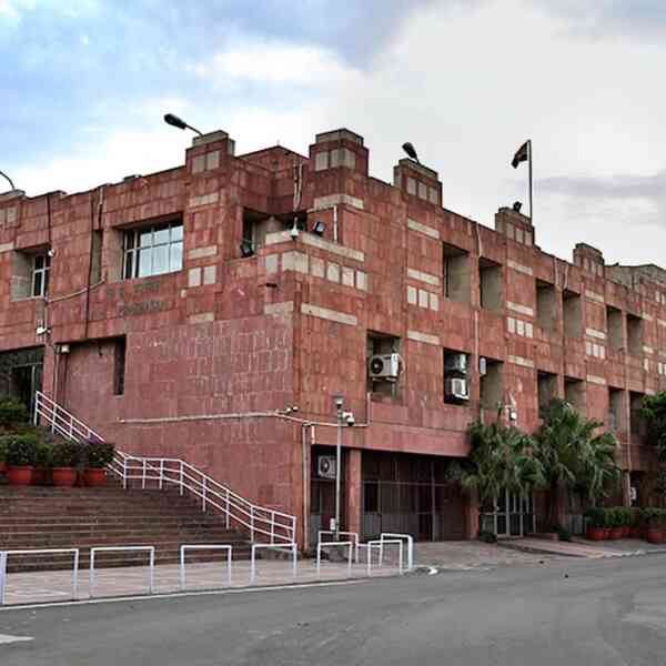 left-teams-allege-police-brutality-throughout-jnu-protest;-delhi-police-says-college-students-broke-barricades