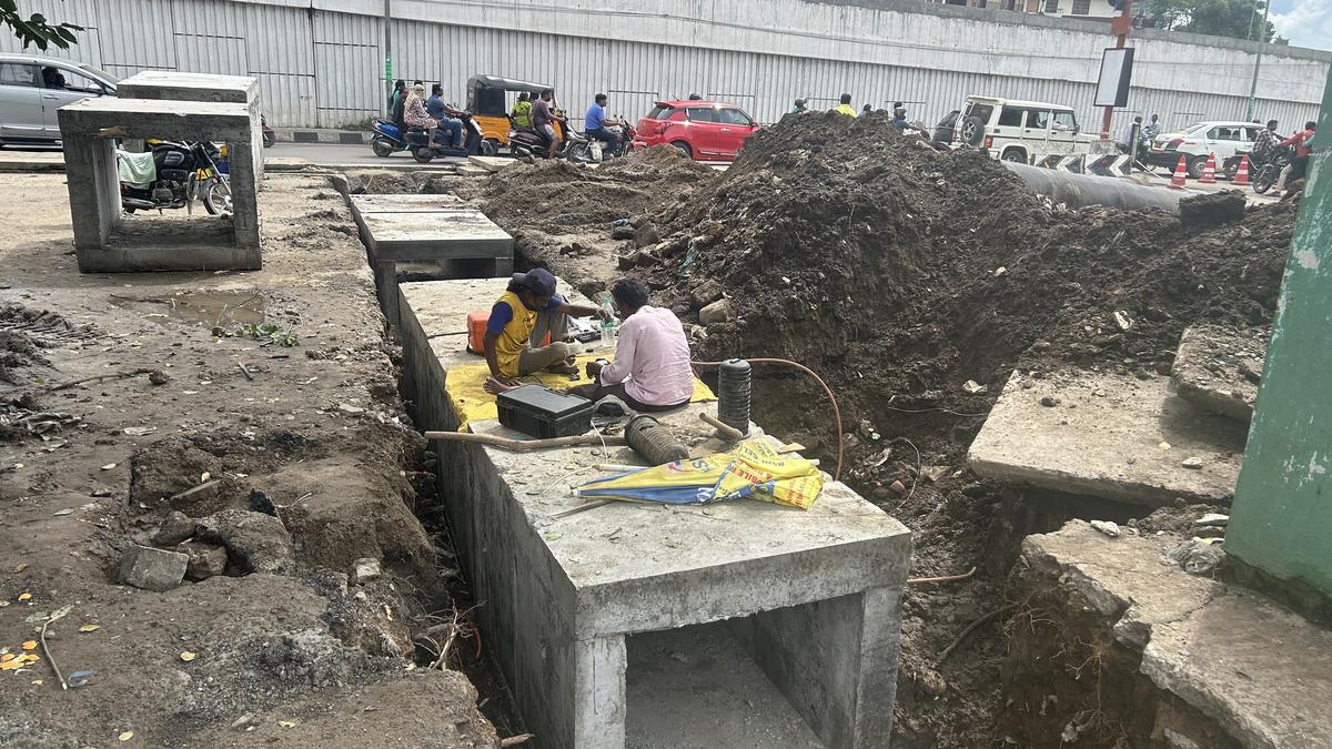 work-begins-on-new-drain-to-stop-chennai-bengaluru-freeway-service-lane-flooding
