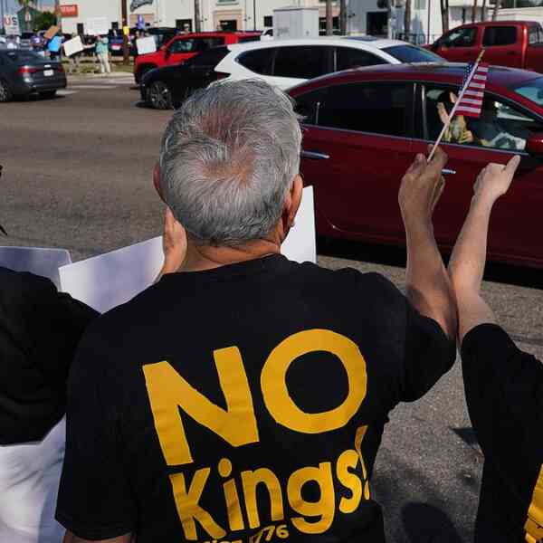 no-kings-protests-in-opposition-to-trump-throughout-us.
