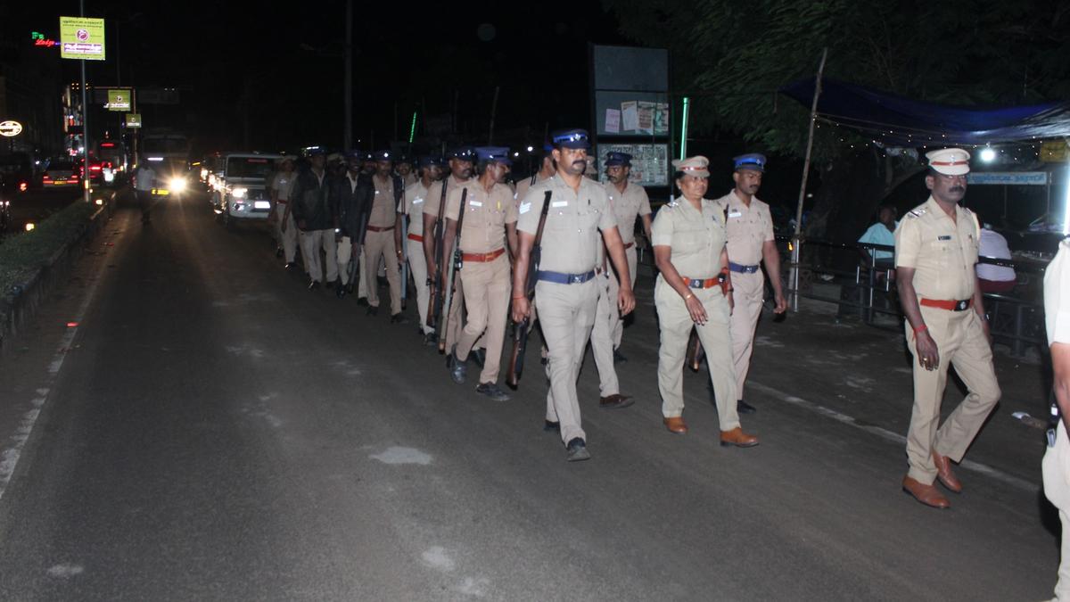 police-step-up-vigil-in-tiruchi-and-pudukottai-for-deepavali-pageant