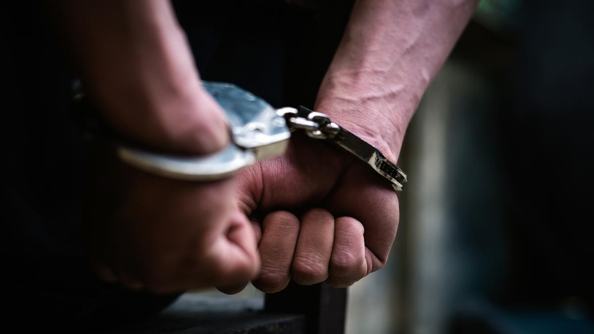 two-mumbai-airport-cleansing-employees-held-for-smuggling-1.6-crore-overseas-gold