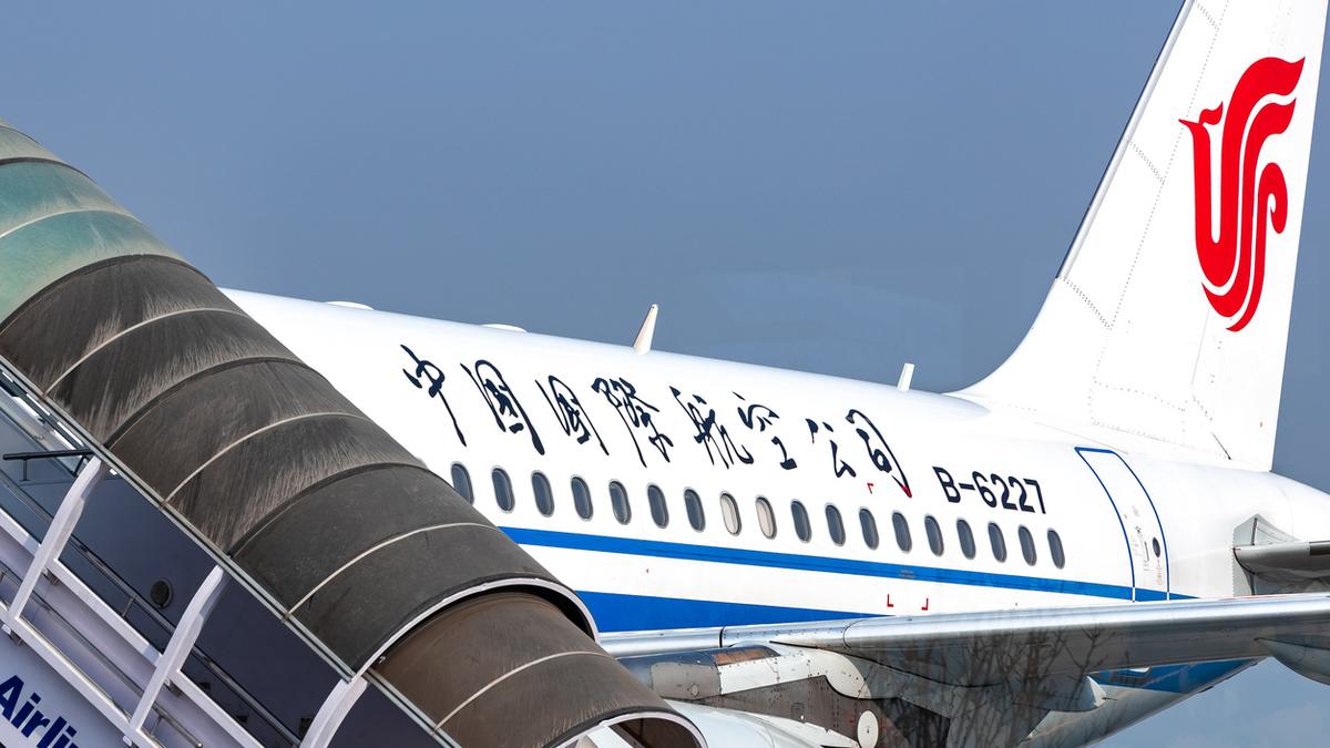 air-china-flight-safely-diverted-to-shanghai-after-battery-fireplace-in-cabin