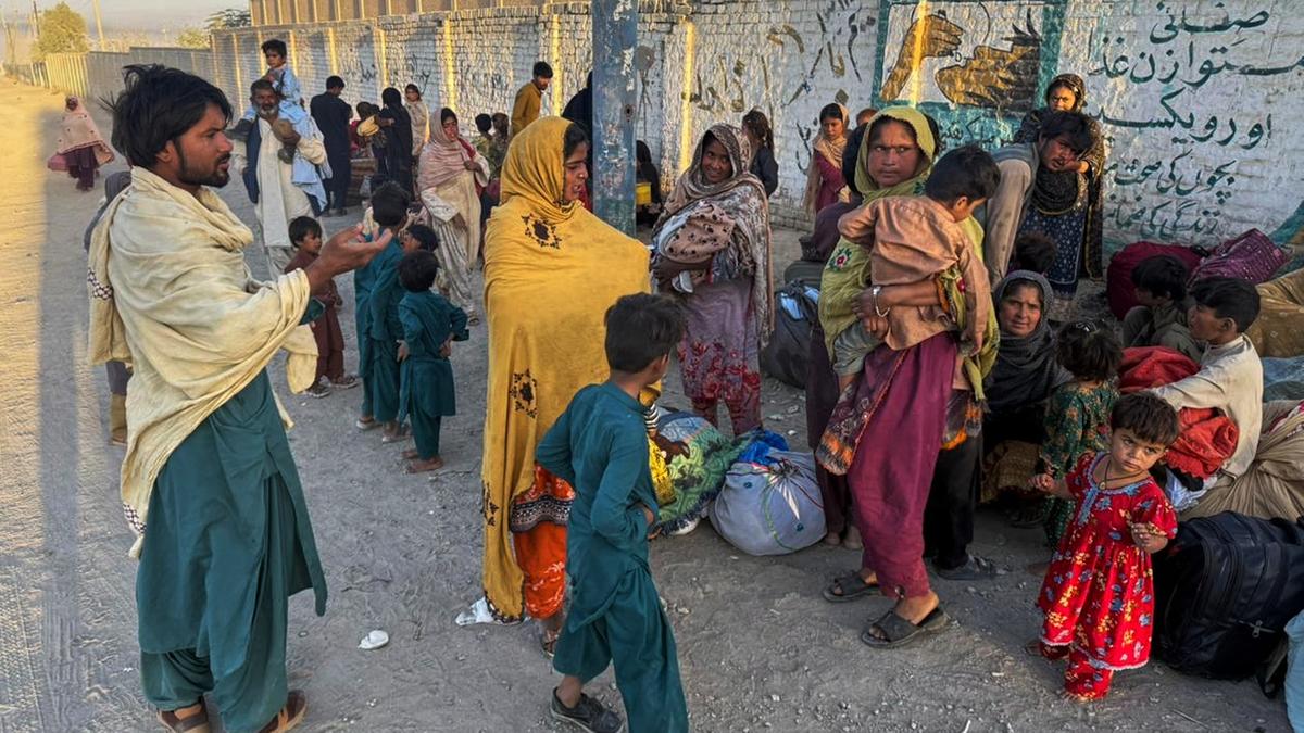 pakistan-and-afghanistan-conform-to-fast-ceasefire-throughout-talks,-mediator-qatar-says