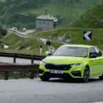 skoda-launches-octavia-rs-efficiency-sedan-in-india:-price,-specs,-and-options