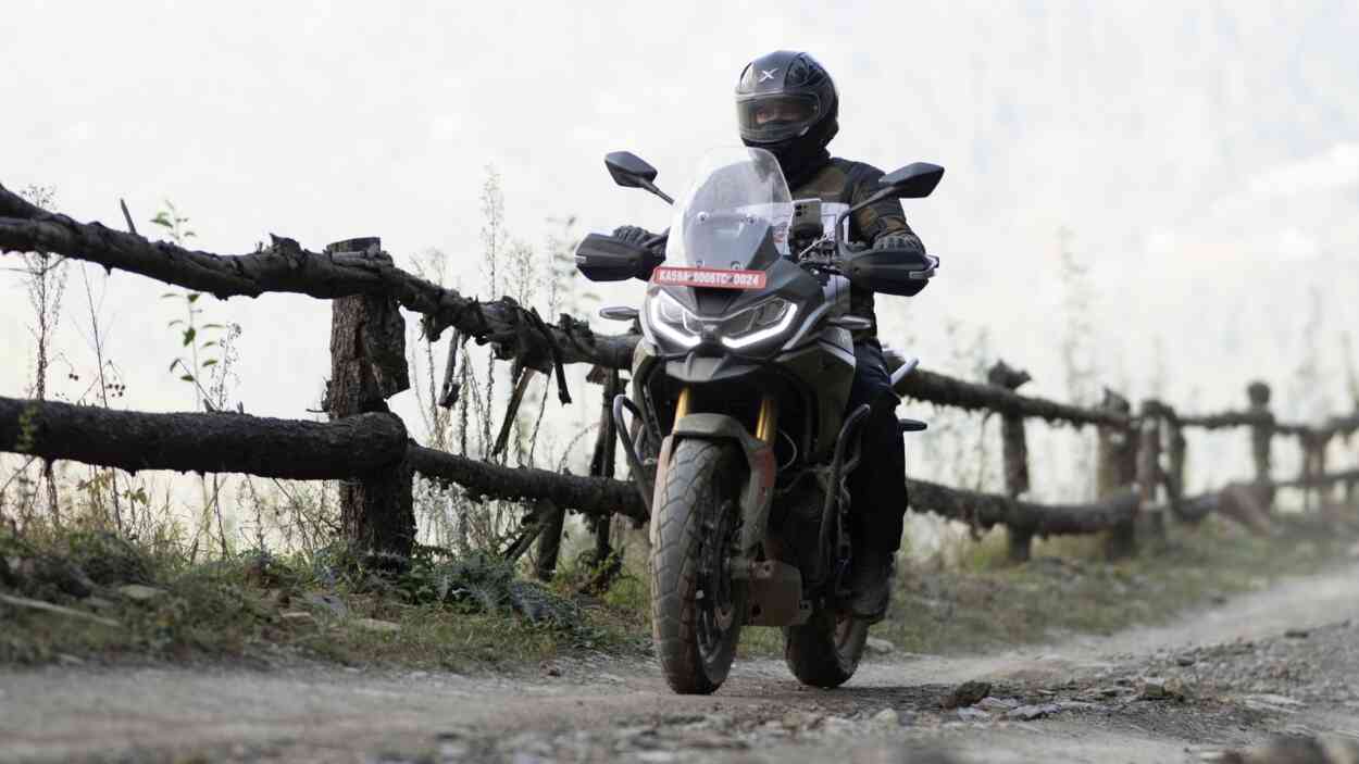 tvs-apache-rtx-300-ridden:-key-professionals-and-cons-defined