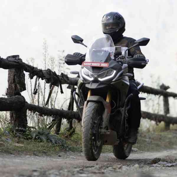 tvs-apache-rtx-300-ridden:-key-professionals-and-cons-defined