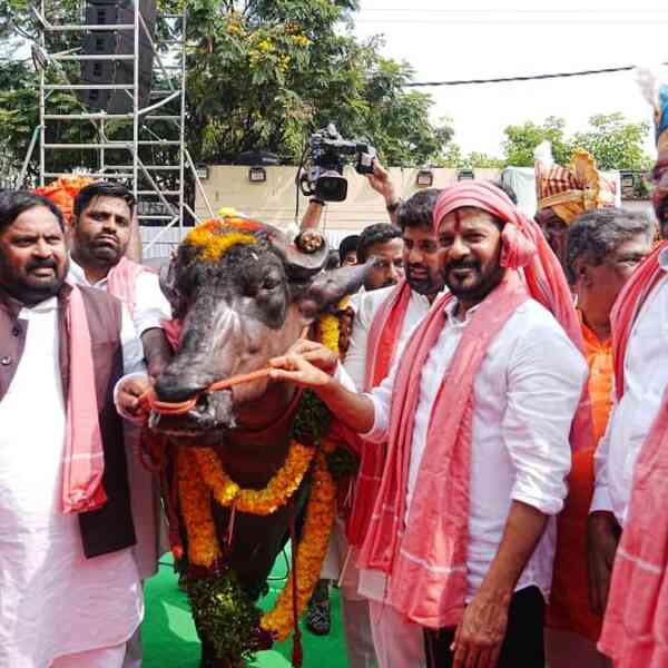 revanth-reddy-assures-extra-political-alternatives-for-yadav-group